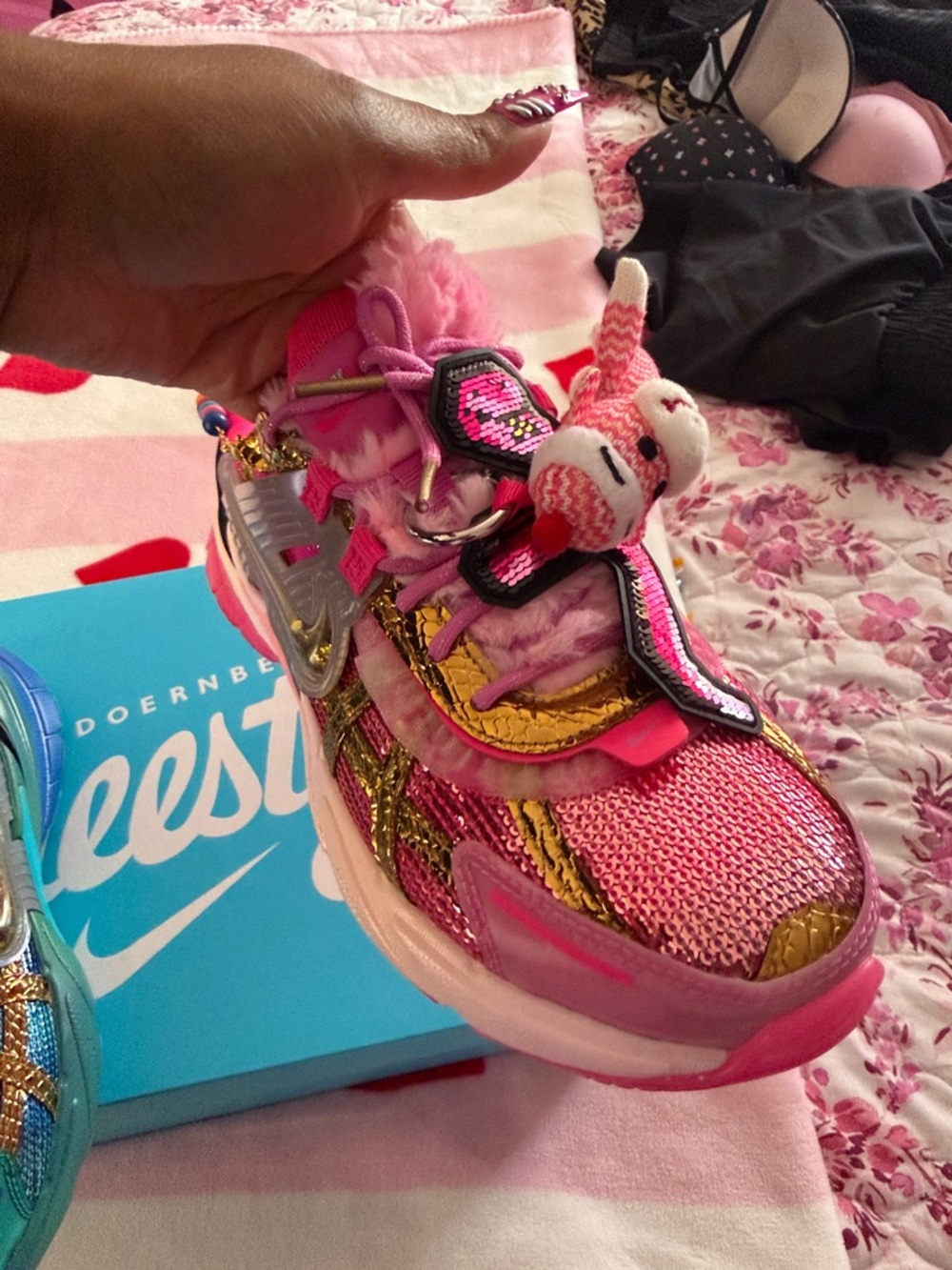 Nike v2k run DB21 Doernbecher- Pink & Blue women’s 8 - Picture 10 of 16